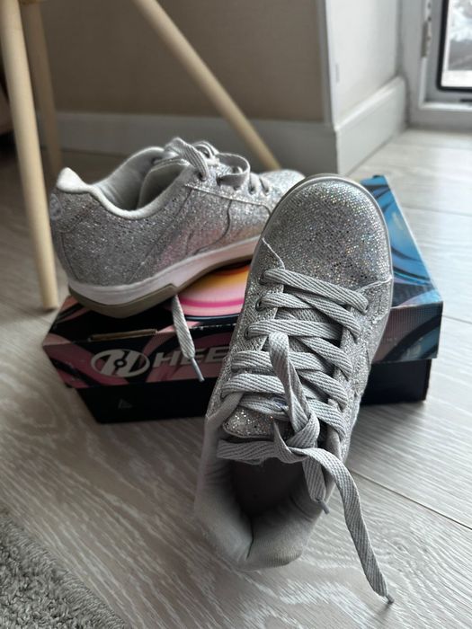 Продам кроссовки ролики Hellys