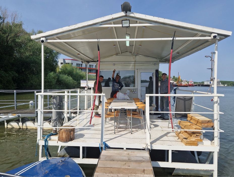 Structuri plutitoare/ pontoane/ case plutitoare