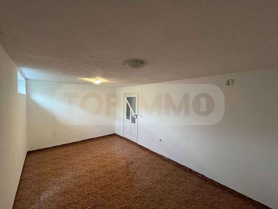 Просторна къща с басейн в село Рогачево