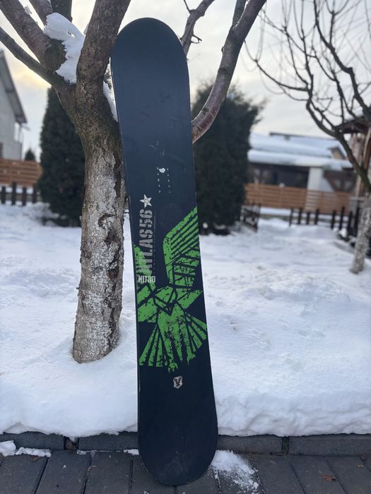 Placa snowboard Nitro Assassin cu dimensiunea de 153cm fara legaturi