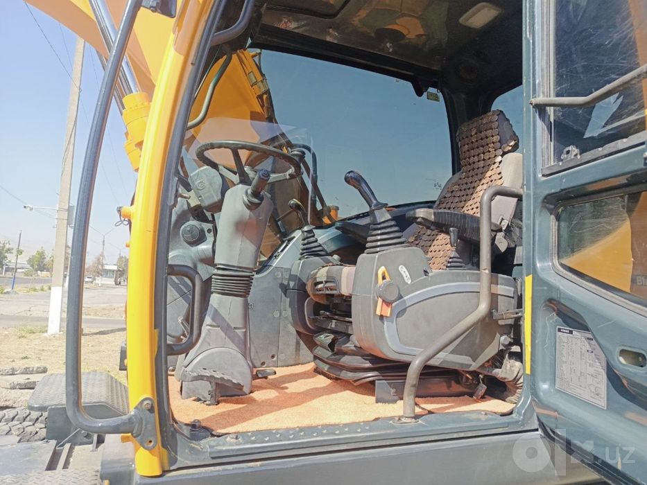 Ekskavator sotiladi Hyundai Robex