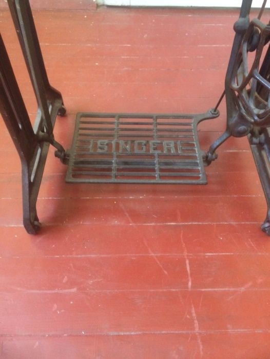 старинна шевна машина Сингер