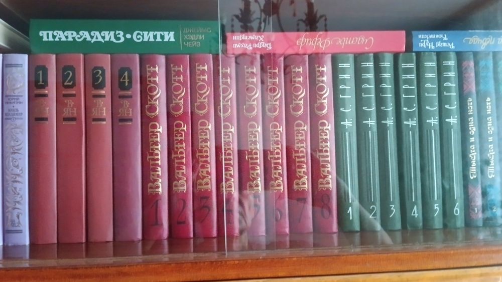 Продам книги в хорошем состоянии .
