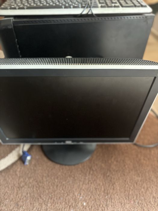 Продавам настолен компютър