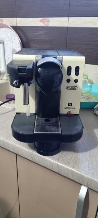 Aparat de cafea DeLonghi Nespresso