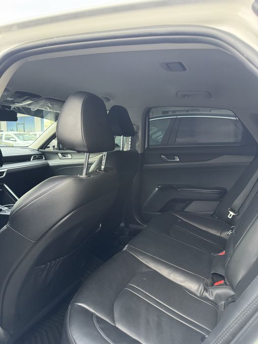 Kia K5 2023 Bez lyuk