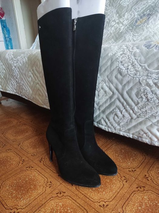 Продам женские сапоги