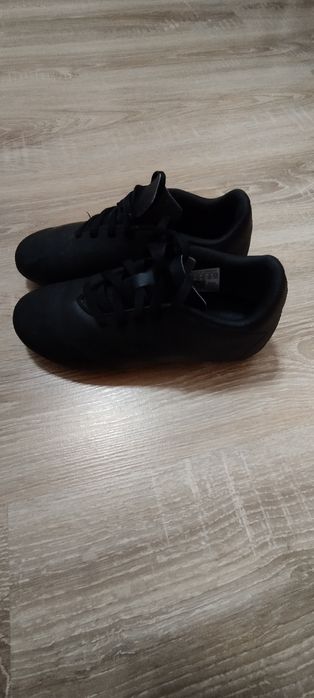 Детски футболни бутонки адидас 33 номер