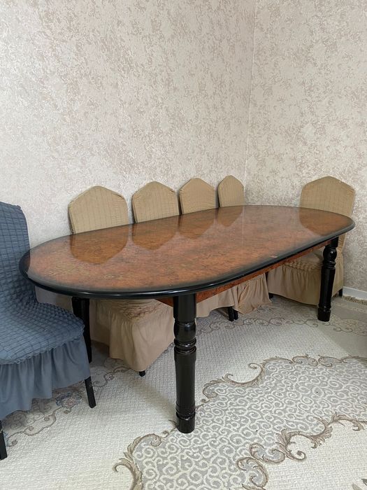 Продам стол для гостинной