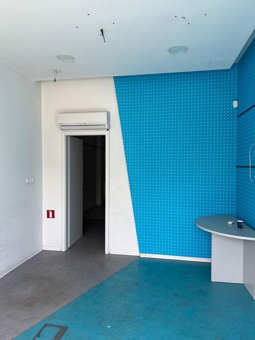 Дава се под наем Магазин в София, Център - 30 кв.м за 1495.83 € - Снимка #3