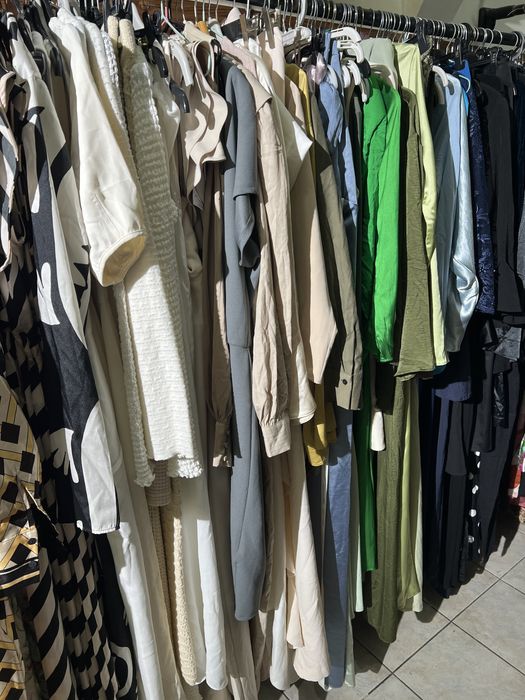 Loturi de haine, rochii, salopete