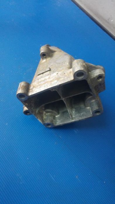 suport motor stanga  1.8 turbo benz 271861 M 271.861 m271.861 mercedes slk r172 dupa 2011