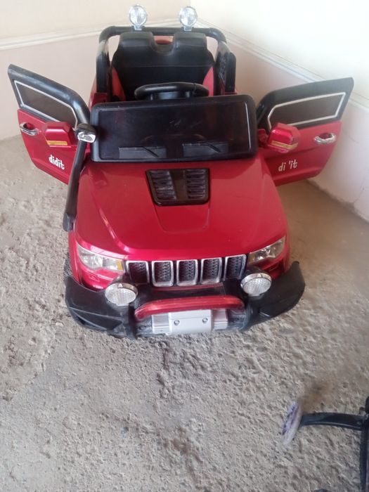 Болалар машинаси сотилади янги хамма нарсаси бор куп хайдамаган