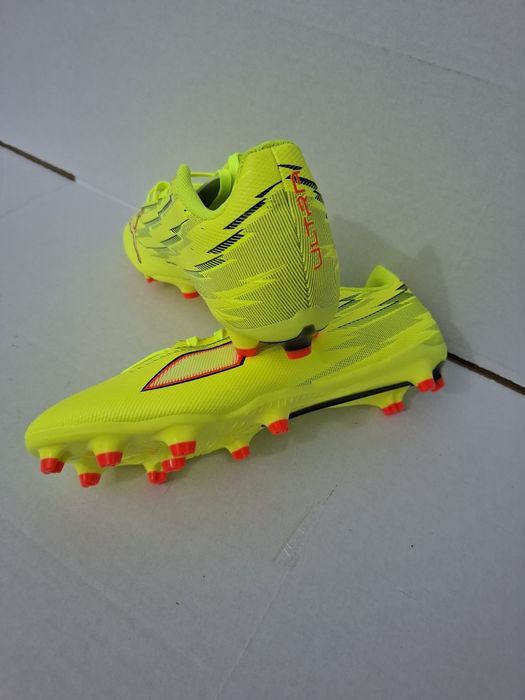 Ghete Puma pentru fotbal, gazon