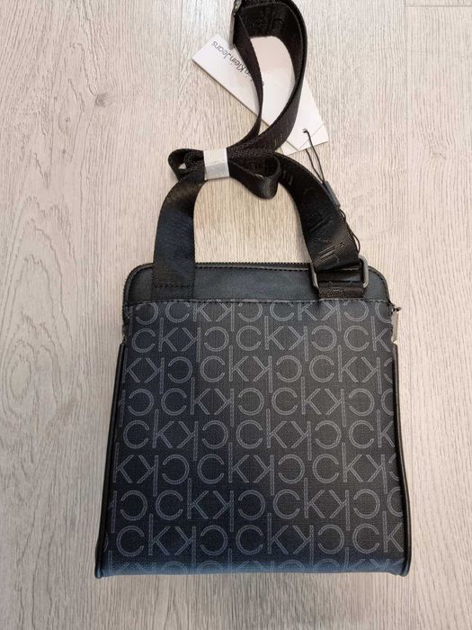 Чантичка Calvin Klein 0812