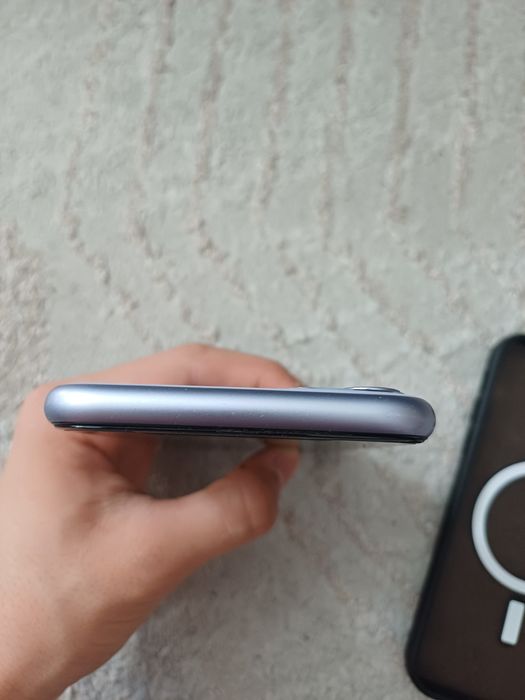 продам iPhone 11