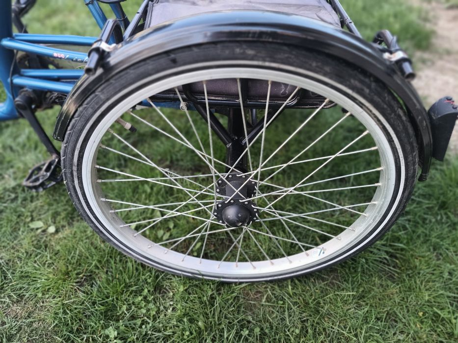 Bicicletă triciclu cu baterie
