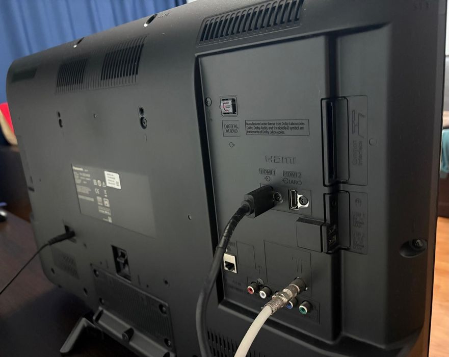 Vând Televizor Smart Panasonic 32" / 80 cm