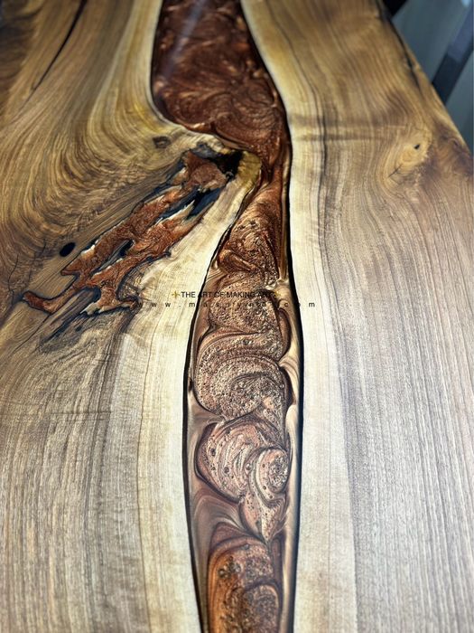 Трапезна маса от естествено дърво