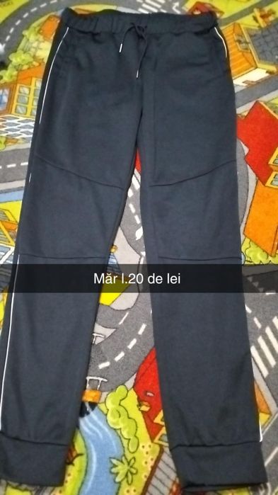 Vând blugi preț mic.