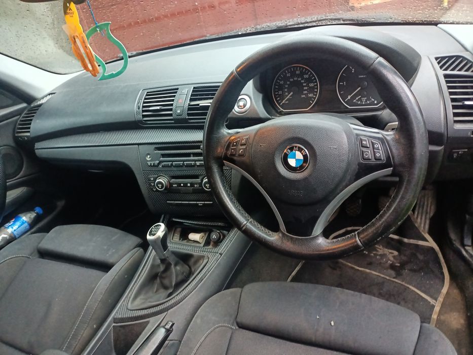 Desfac orice piesa BMW seria 1, 118D din 2009, 143 de cai
