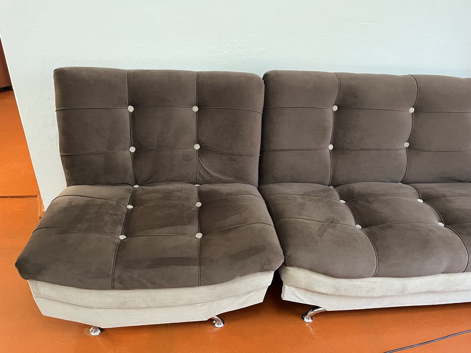 Диван с креслами для гостиной