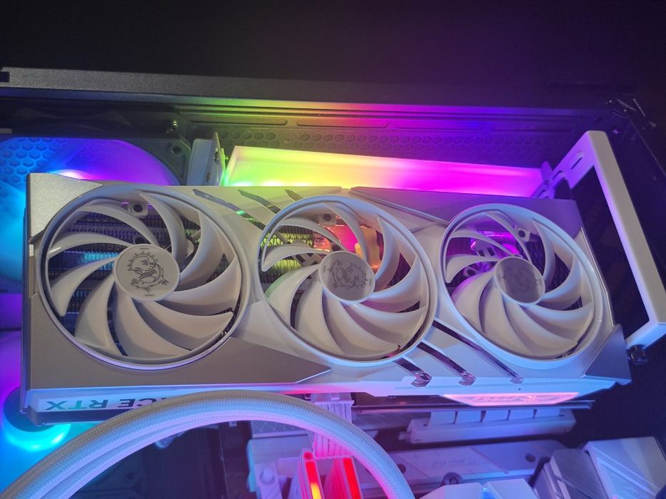 MSI GeForce RTX 4070 Ti Super 16GB GAMING X SLIM Albă GDDR6X