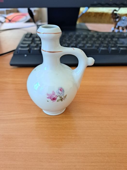 Порцеланова стомничка!