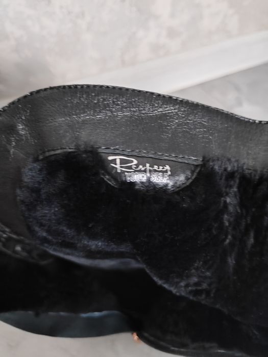 Продам женские сапожки.