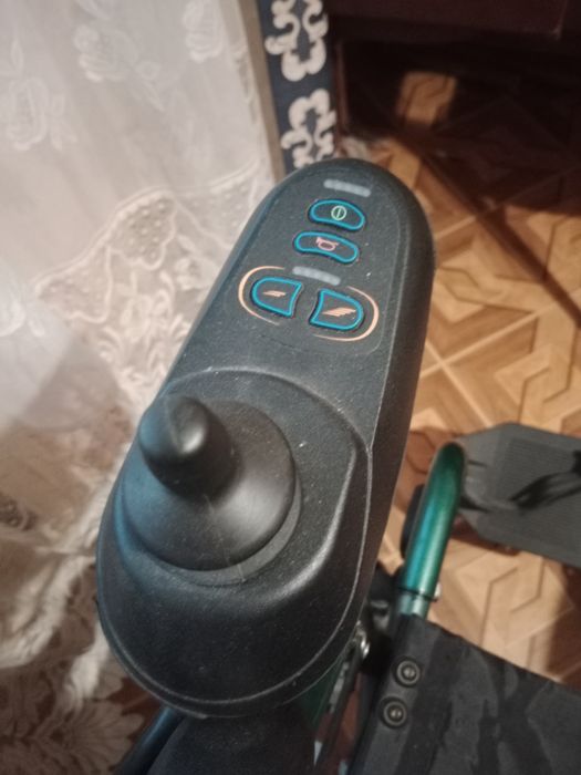 Продам инвалидную коляску с электроприводом