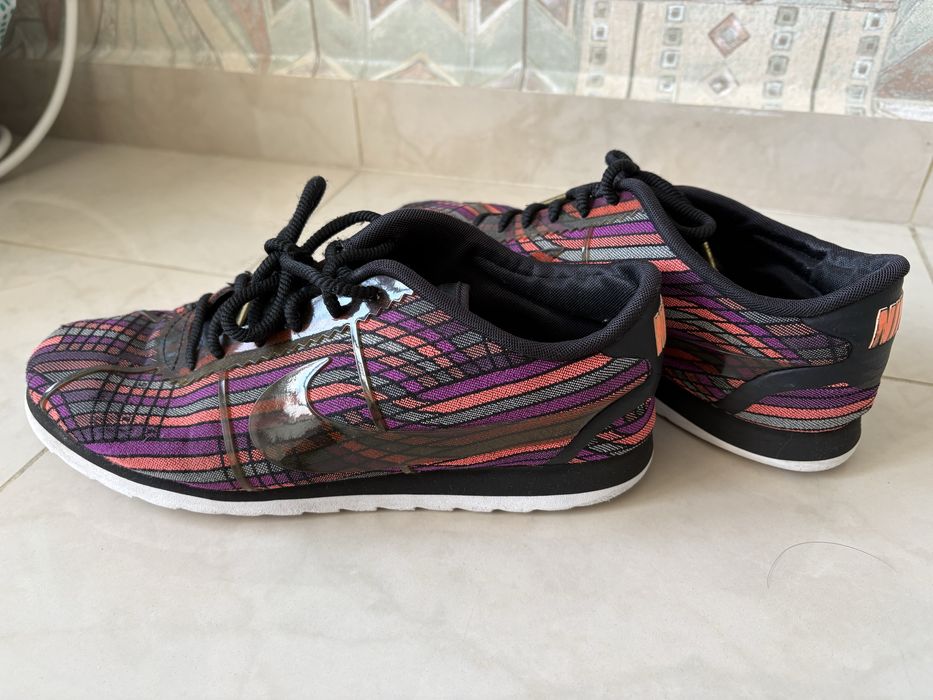 Маратонки Nike, р-р 40, отговарят на 39