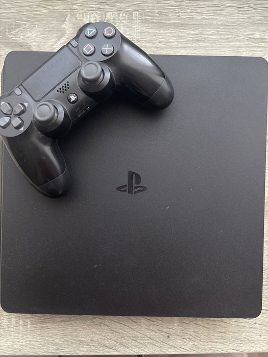 •	PlayStation 4 500GB + контролер – перфектно състояние