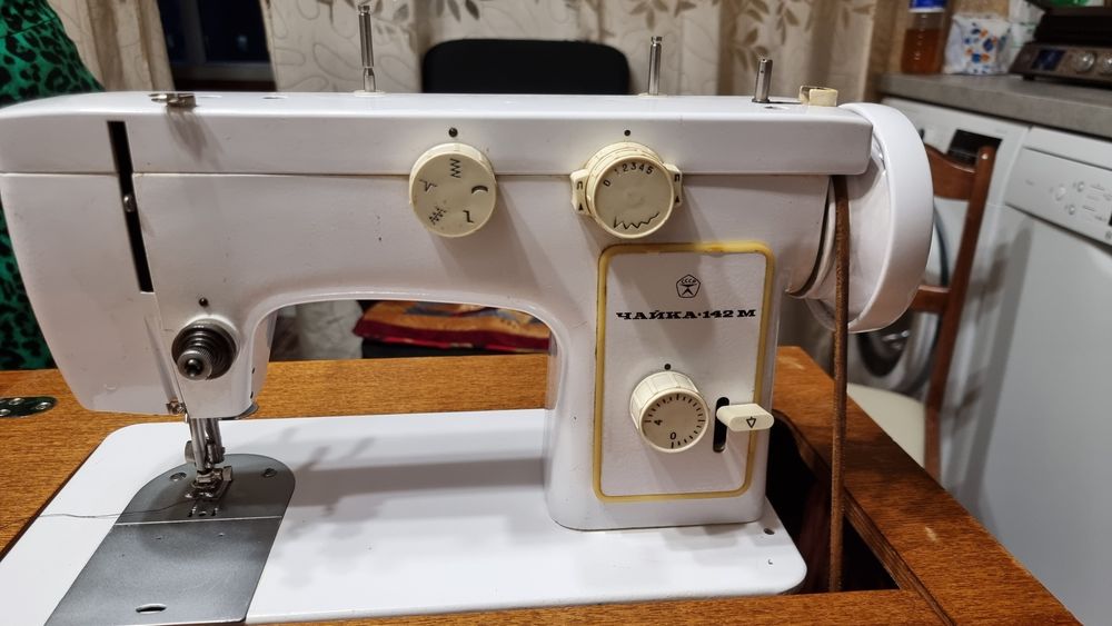 Швейная машинка чайка 142 М