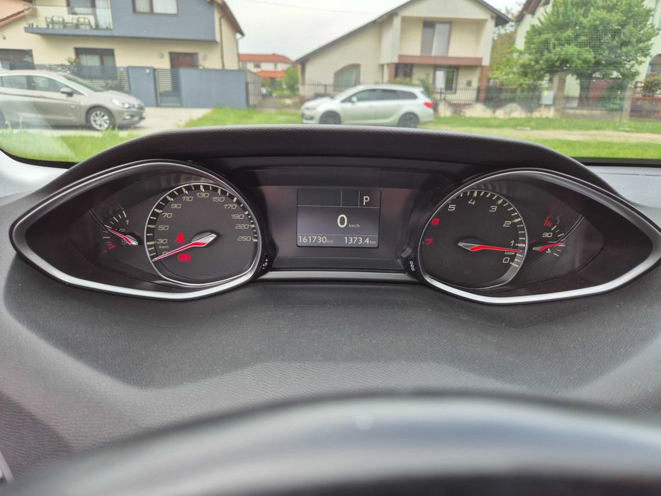 Vând Peugeot 308 1,2 benzină an 2017,