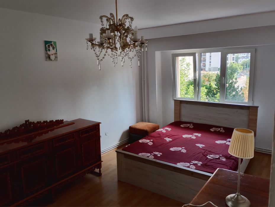 Inchiriez apartament 3 camere(82mp) strada Carpatilor 8/Brasov