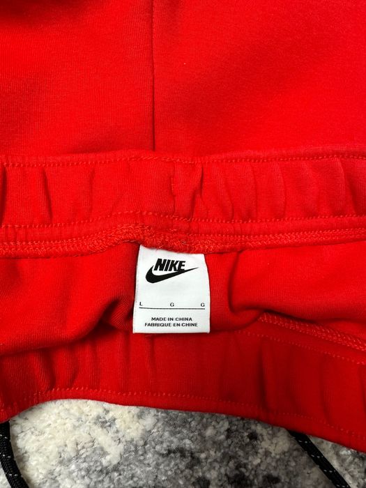 Pantaloni Nike Tech