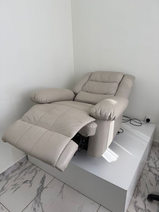 Продам электрическое педикюрное кресло