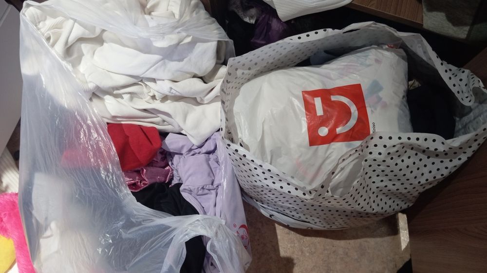 Отдам два пакета одежды