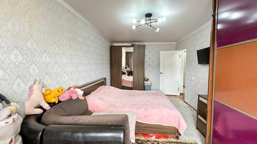 продам 4 ком в центре Айым