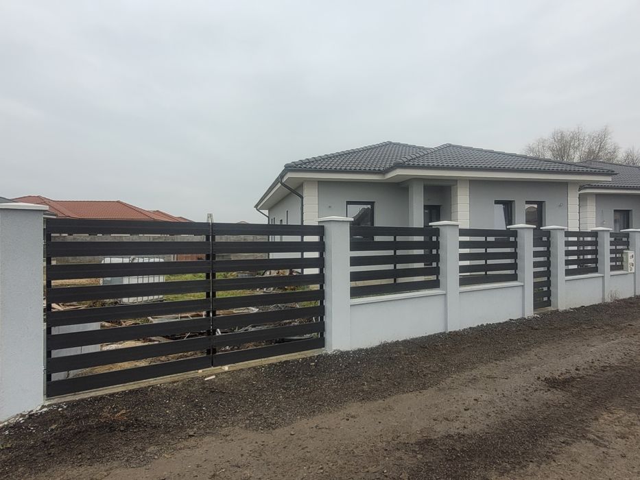 Casă de vânzare,luminoasă,ṣi bine compartimentată- orientare excelentă