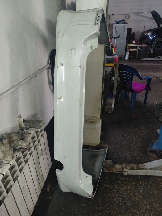 Продам задний бампер от Тойета Альфард