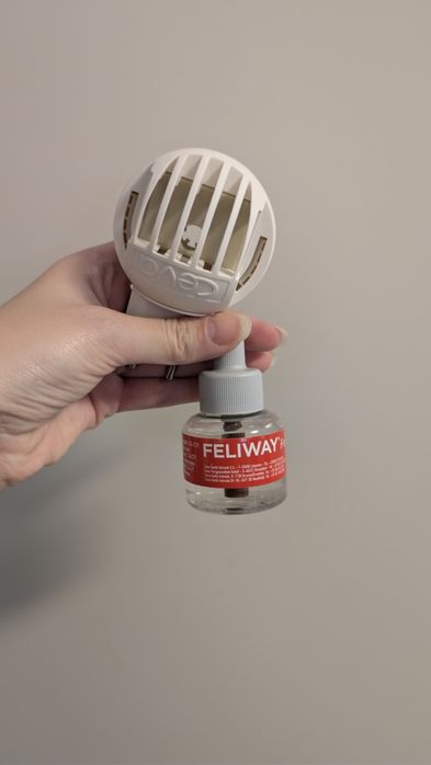 Set difuzor si flacon calmare Feliway Friends