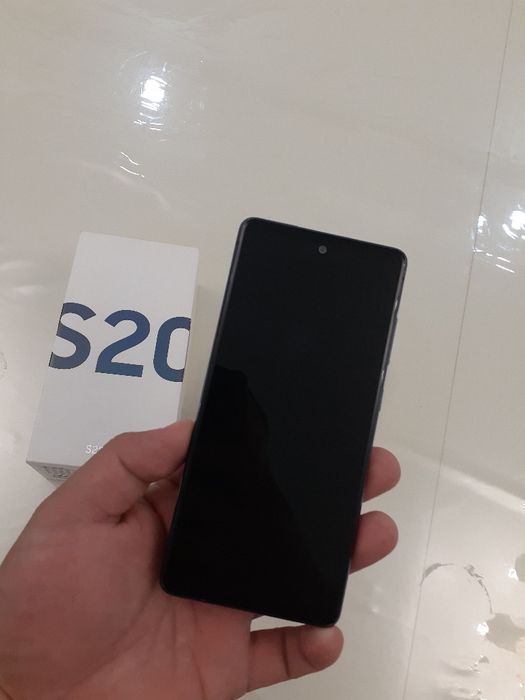 Продам  Samsung S20 Fe   6/128