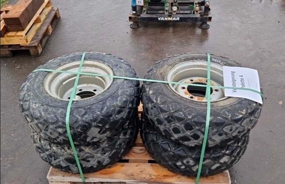 Set 4 Anvelope Continental 10.0/75-15.3 cu Jante