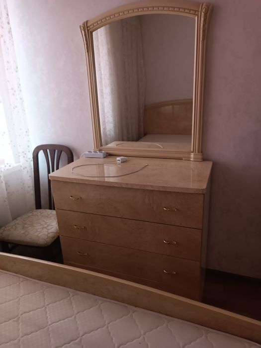 Продам спальный гарнитур в хорошем качество.