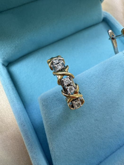 Золотые серьги с бриллиантами