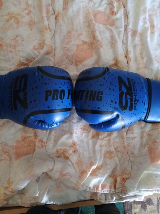 Боксови ръкавици