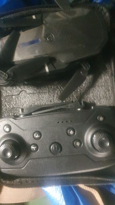 Drona E99 noua cu telecomanda si acumulator