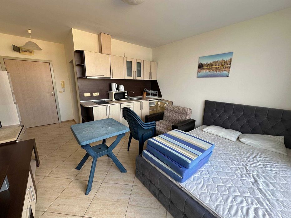 Обзаведен едностаен апартамент с панорама море, Първа линия