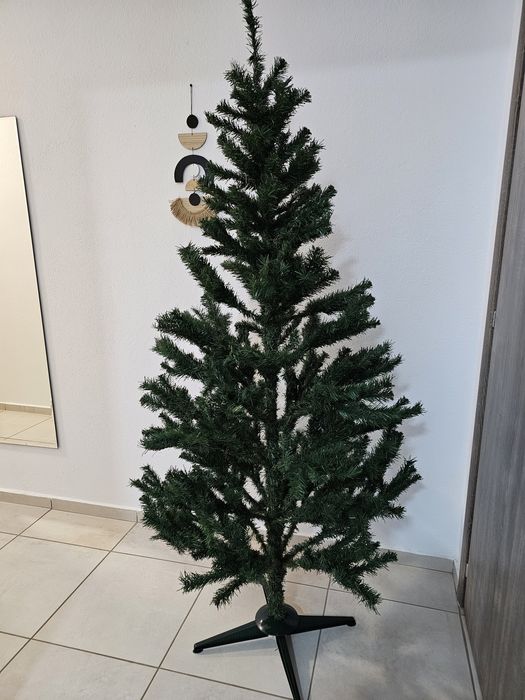 Brad artificial de 180 cm cu suport